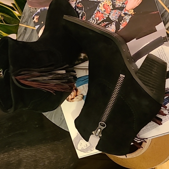 SAM ELDELMAN BLACK SUEDE FRINGE ACCENT LOUIE ANKLE BOOTIES sz 8 - Picture 2 of 6